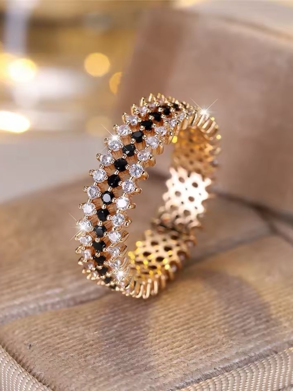 Elegant Rose Gold Stackable Crystal Band Ring - Black & White Stones